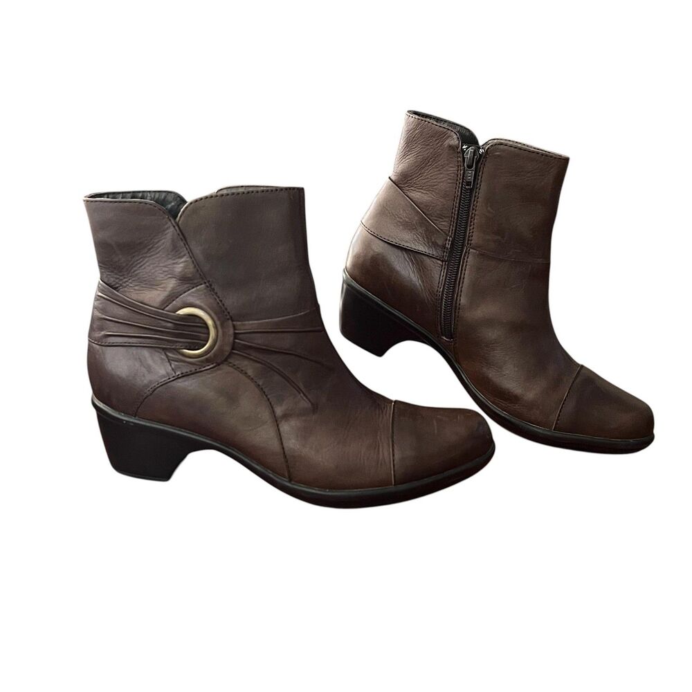 Clarks Boots Womens Size 8.5N Brown Leather Ankle Zip Booties Cap Toe 80834